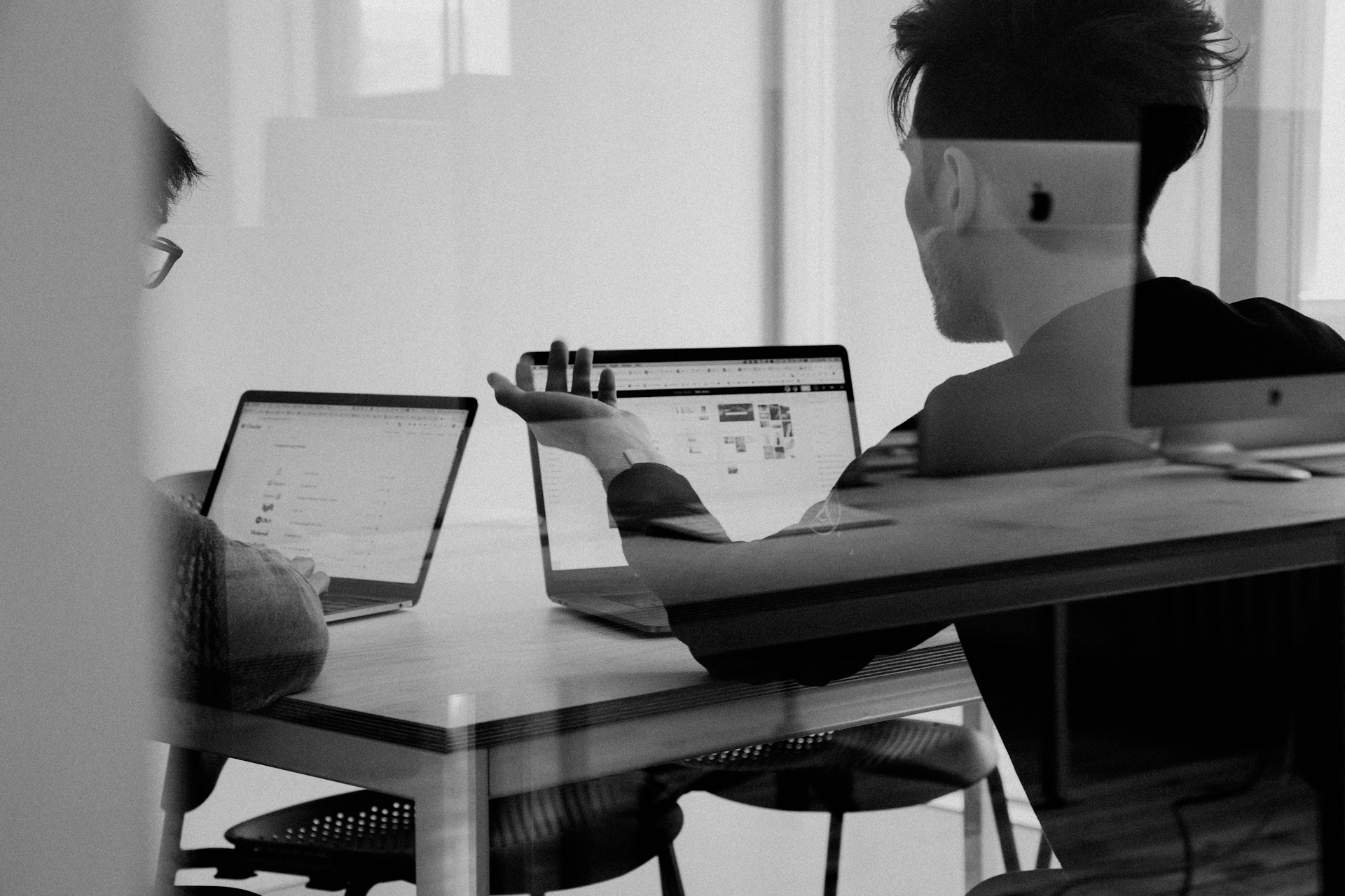 B2B SaaS campaign performance dashboard showing lead efficiency improvements